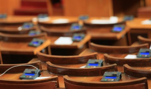 Предстои извънредно заседание на парламента и първа среща за преговори между двете най-големи партии - 1