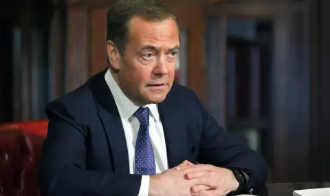Дмитрий Медведев заяви, че западните ценности, наложени с кръв, са съмнителен подарък - 1