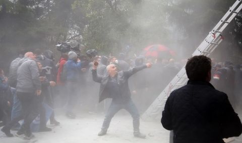Протест в Тирана заради високите цени на храните и горивата - 1