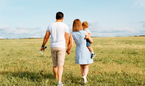 Колко пари са нужни за месечната издръжка на тричленно семейство в България