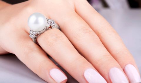 Двойка откри рядка перла в мидите за вечеря и я сложи в годежен пръстен (ВИДЕО) - 1