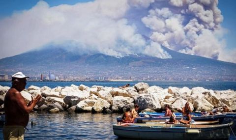 Италия е в пламъци! Над 40 000 са вече горските пожари на Ботуша (ВИДЕО) - 1