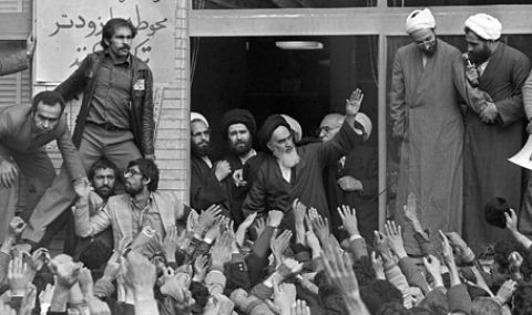 11 февруари 1979 г. В Иран побеждава Ислямската революция - 1