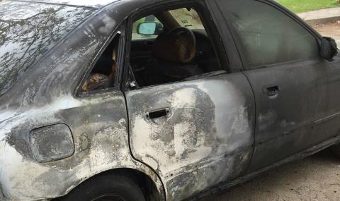 Лек автомобил изгоря като факла край Калофер - 1