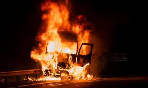 Тир се запали в движение на пътя Ямбол - Елхово - 1