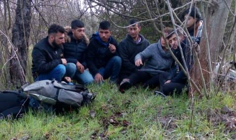 В Софийско арестуваха голяма група нелегални мигранти - 1