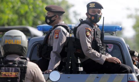 Девет ранени при самоубийствен атентат в Индонезия - 1