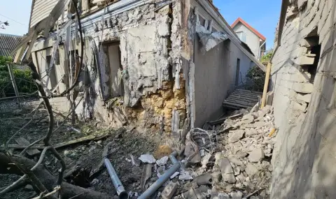 Нова руска атака над Херсон: Артилерийски удар уби мъж и разруши домове - 1