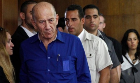 Осъдиха бившия премиер на Израел Ехуд Олмерт за корупция - 1