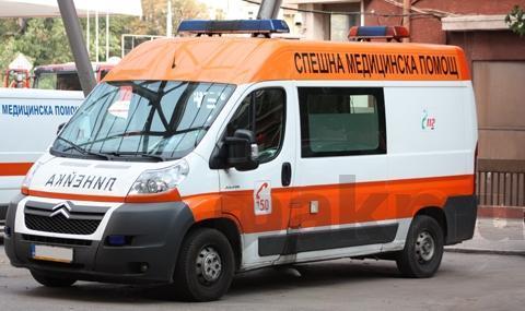 Камион се заби в бус в Карлово - 1
