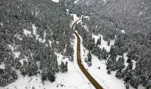 Complicated road conditions in Greece due to icy roads  - 1