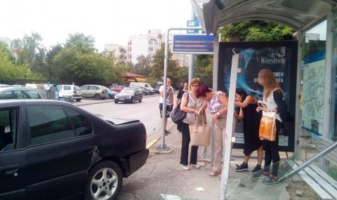 Младеж вряза кола в спирка в Пловдив - 1