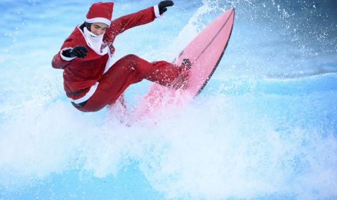 Във Флорида: Стотици Дядо Коледовци сърфираха с благотворителна цел - 1