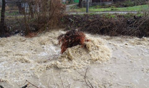 Заради проливен дъжд в община Ардино обявиха частично бедствено положение  - 1