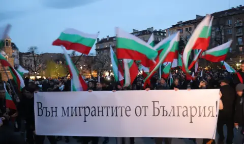 Протест пред МВР извика: "Вън мигрантите от София!"