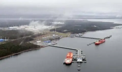 The Armed Forces of the Russian Federation hit the port of Primorsk near St. Petersburg, over 60 drones were involved in - 1