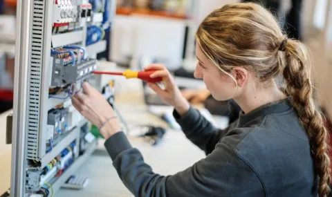 AI бумът изстреля поръчките на ABB на върха - 1