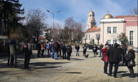 Оръжейници от Лясковец излязоха на протест заради винетките - 1