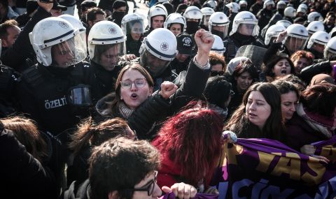 Насилието над жени продължава да е голям проблем в Турция - 1