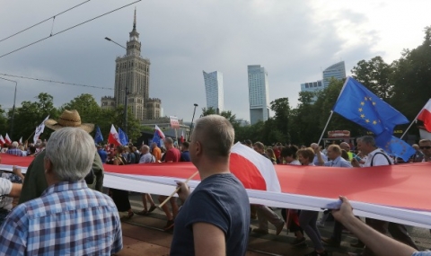 Полша изригна срещу своето правителство - 1