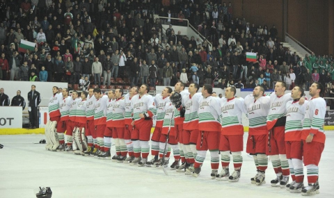 България с първа победа на световното по хокей на лед - 1