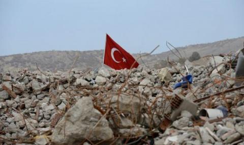 Петима цивилни убити при взрив в Турция - 1
