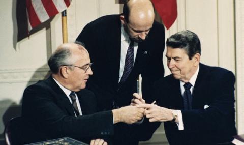 Путин и Горбачов в спор за ракетния договор - 1