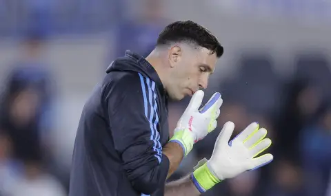 Емилиано Мартинес на прага на сбогуване с Астън Вила - 1