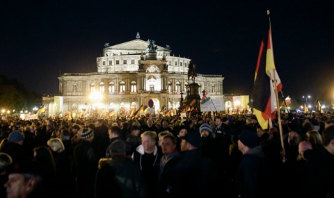 Хиляди излязоха на протест в Дрезден срещу бежанците - 1