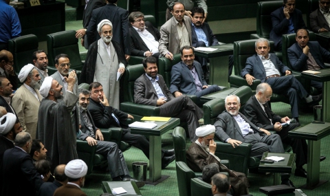 Иранският парламент одобри ядрена сделка със световните сили - 1