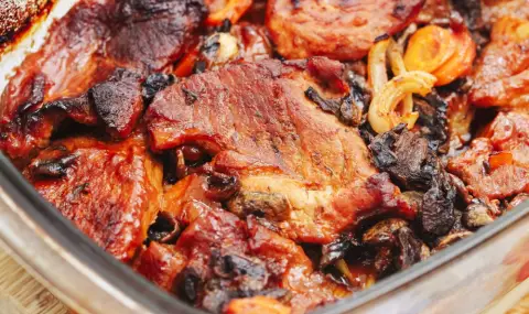 Рецепта на деня: Свинско с праз лук по селски - 1