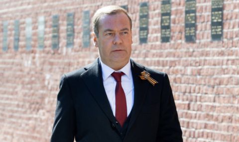Медведев: Конфликтът в Украйна може да се проточи десетилетия, ако властта в Киев не се смени  - 1