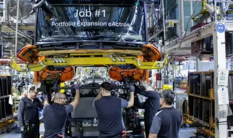 Новата ера при камионите Mercedes продължава - 1