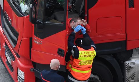 Пожарникари ще правят тестове за коронавирус на шофьорите на камиони - 1