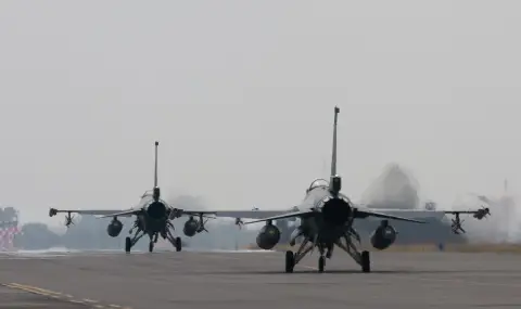 Гърция изпраща фрегати и F-16 в Кипър след напрежението около острова - 1