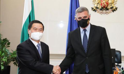 Премиерът Стефан Янев се срещна с посланика на Китай - 1
