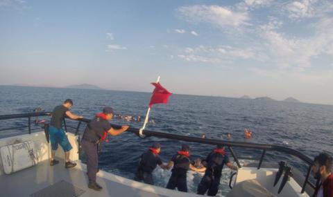 Лодка с мигранти потъна в турско езеро - 1