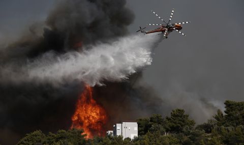 Огромен пожар гори близо до България - 1