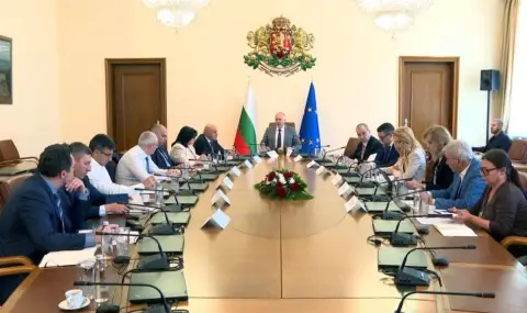 Правителството ще проведе над 100 събития в страната, за да разясни как ще приемем еврото - 1