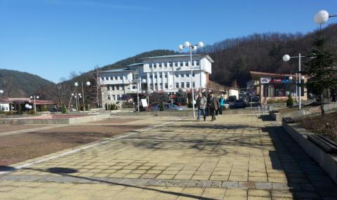 Арестуваха мъж, заплашил съпругата си с убийство - 1