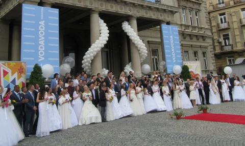 147 двойки сключиха брак с обща церемония в Белград - 1
