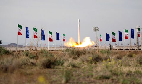 Иран планира да се снабди с още три сателита "Хаям" - 1
