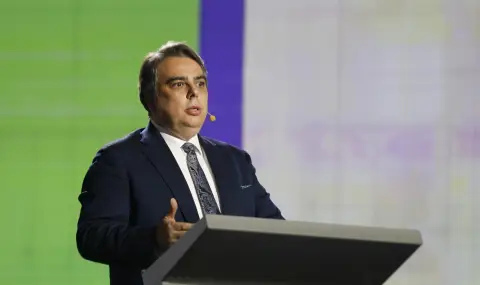 Асен Василев: Икономическите програми на ГЕРБ, БСП и Радев ни връщат към „постната пица“ - 1