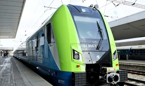 Първите влакове „Шкода“ пристигнаха в България, от лятото пътниците ще се возят с новите модерни мотриси