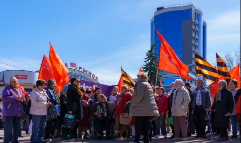В Молдова наказват депутати и епископ за Георгиевската лента - 1