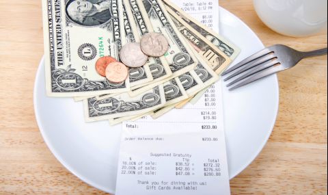 Оставиха 10 000 долара бакшиш в ресторант (СНИМКИ) - 1