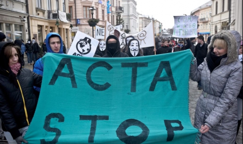 Народът скача срещу ACTA - 1