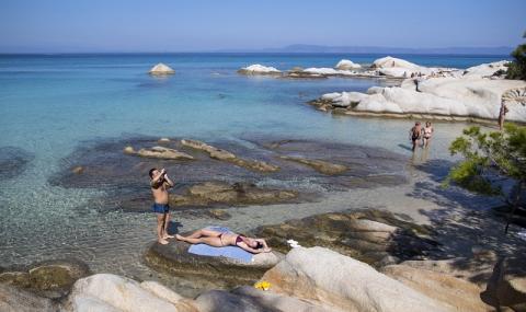 Близо една пета от заразените туристи в Гърция са българи - 1