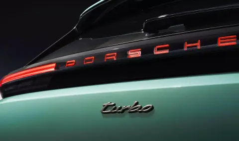 Най-луксозното Porsche изоставя електричеството и залага на V8 - 1