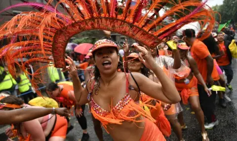 140 души арестувани на карнавала в "Нотинг Хил" в Лондон - 1